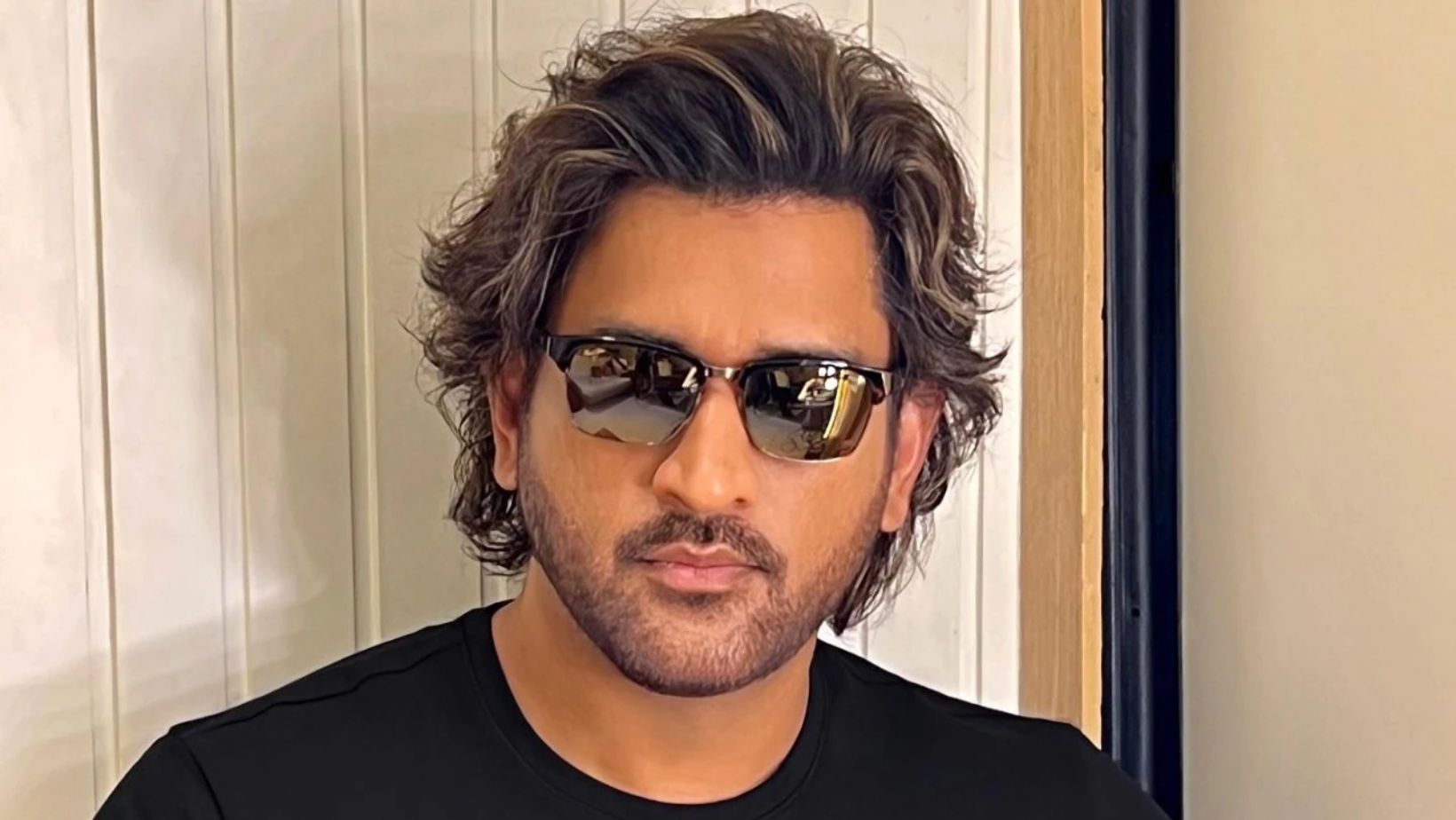 MS Dhoni sets Internet on fire with his new hairstyle. Pics are viral